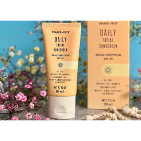 Trader Joe’s Daily Facial Sunscreen SPF 40 – Lightweight Invisible Gel – Broad Spectrum UVA/UVB Protection – Oil-Free, Non-Greasy & Hydrating – 1.7 fl oz