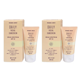 Trader Joe’s Daily Facial Sunscreen SPF 40 – Lightweight Invisible Gel – Broad Spectrum UVA/UVB Protection – Oil-Free, Non-Greasy & Hydrating – 1.7 Fl. Oz. (Pack of 2)